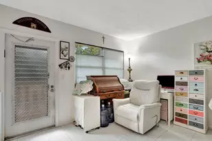 4076 Newport Q, Deerfield Beach, FL 33442 - Photo 3