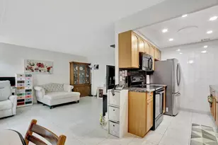 4076 Newport Q, Deerfield Beach, FL 33442 - Photo 7