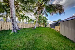 301 Knotty Wood Ln, Wellington, FL 33414 - Photo 37