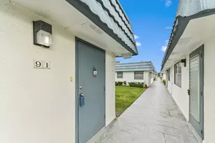 91 Waterford D, Delray Beach, FL 33446 - Photo 3