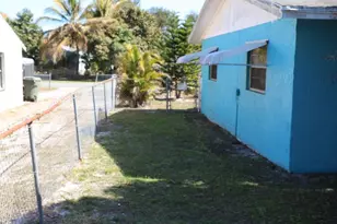 900 SE Lake St, Stuart, FL 34994 - Photo 7