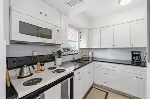 18081 SE Country Club Dr, Jupiter, FL 33469 - Photo 5