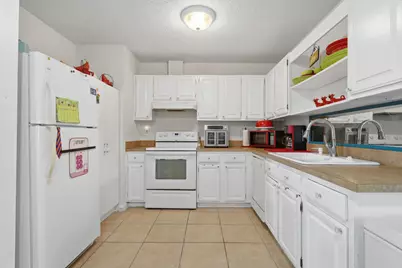 572 SE Fallon Drive, Port Saint Lucie, FL 34983 - Photo 9