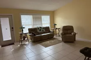 404 NE Camelot Dr, Port Saint Lucie, FL 34983 - Photo 5