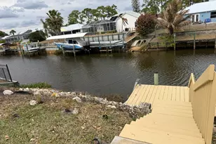 404 NE Camelot Dr, Port Saint Lucie, FL 34983 - Photo 13