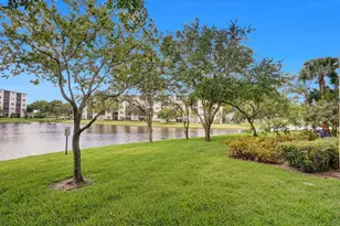 2334 S Cypress Bend Dr, Pompano Beach, FL 33069 - Photo 9