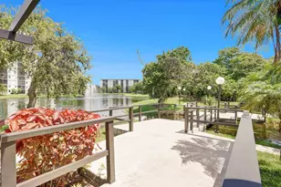 2334 S Cypress Bend Dr, Pompano Beach, FL 33069 - Photo 5