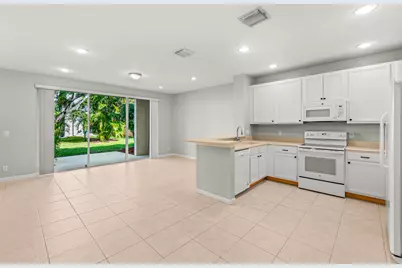 9819 Lago Drive, Boynton Beach, FL 33472 - Photo 5