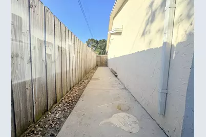 1107 Woodcrest Road W, West Palm Beach, FL 33417 - Photo 45