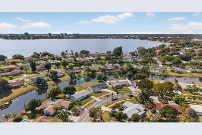 1422 42nd Street, West Palm Beach, FL 33407 - Photo 3