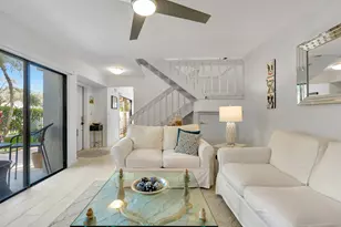 352 Prestwick Cir, Palm Beach Gardens, FL 33418 - Photo 9