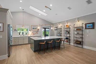 15855 Meadow Wood Drive, Wellington, FL 33414 - Photo 11