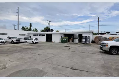 842 NW 7th Terrace NW, Fort Lauderdale, FL 33311 - Photo 7