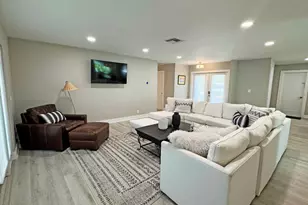 106 Periwinkle Dr, Hypoluxo, FL 33462 - Photo 9