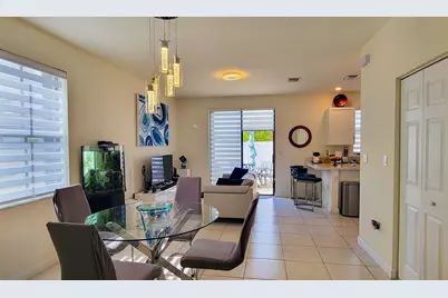 10902 W 33rd Way, Hialeah, FL 33018 - Photo 17