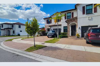 10902 W 33rd Way, Hialeah, FL 33018 - Photo 1