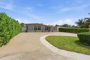 924 Sarazen Dr, West Palm Beach, FL 33413 - Photo 1