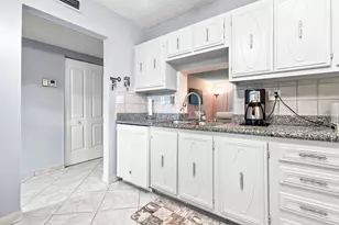 250 NE 20th St, Boca Raton, FL 33431 - Photo 15