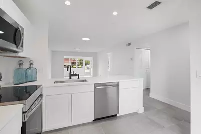 737 Nantucket Circle #B, Lake Worth, FL 33467 - Photo 1