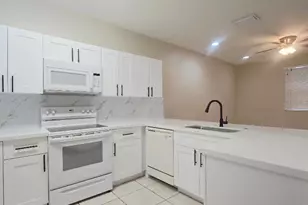 636 NE 35th Ave, Homestead, FL 33033 - Photo 3