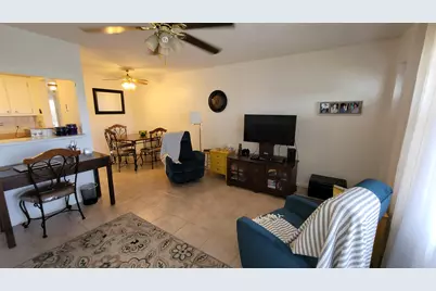 114 Chatham E, West Palm Beach, FL 33417 - Photo 3