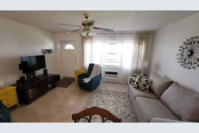 114 Chatham E, West Palm Beach, FL 33417 - Photo 13