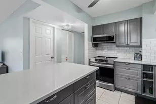 721 Lori Dr, Palm Springs, FL 33461 - Photo 9