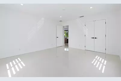 333 Alhambra Place, West Palm Beach, FL 33405 - Photo 13