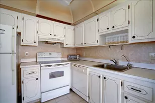 222 Saxony E, Delray Beach, FL 33446 - Photo 9