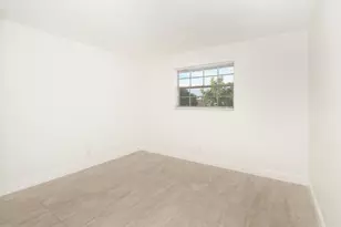 402 Lake Shore Dr, Lake Park, FL 33403 - Photo 25
