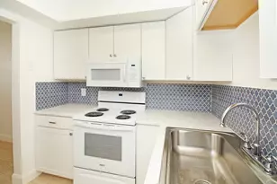 402 Lake Shore Dr, West Palm Beach, FL 33403 - Photo 15