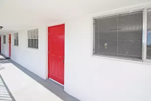 402 Lake Shore Dr, Lake Park, FL 33403 - Photo 5