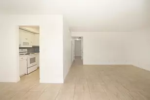 402 Lake Shore Dr, West Palm Beach, FL 33403 - Photo 7