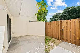 631 Executive Center Dr, West Palm Beach, FL 33401 - Photo 13