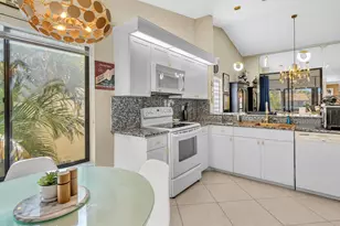 10215 N Circle Lake Dr, Boynton Beach, FL 33437 - Photo 7