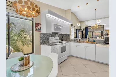 10215 N Circle Lake Drive #201, Boynton Beach, FL 33437 - Photo 7
