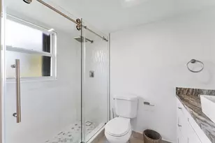 1037 Guildford C, Boca Raton, FL 33434 - Photo 17