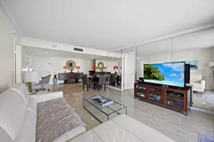 2425 Presidential Way, West Palm Beach, FL 33401 - Photo 9