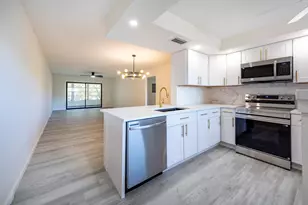 2303 Lucaya Ln, Pompano Beach, FL 33066 - Photo 5