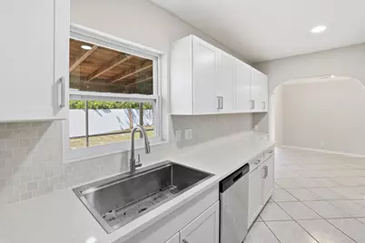 301 Wilma Circle, West Palm Beach, FL 33404 - Photo 9