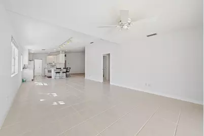 699 Hudson Bay Drive, Palm Beach Gardens, FL 33410 - Photo 13