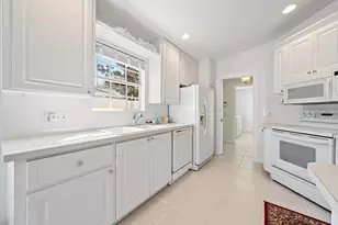 699 Hudson Bay Dr, Palm Beach Gardens, FL 33410 - Photo 5