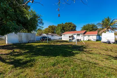 3914 Serubi Avenue, Palm Springs, FL 33461 - Photo 21