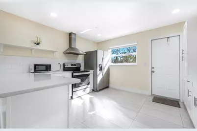 3914 Serubi Avenue, Palm Springs, FL 33461 - Photo 9