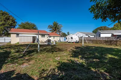 3914 Serubi Avenue, Palm Springs, FL 33461 - Photo 19