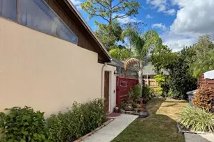 1205 Periwinkle Pl, Wellington, FL 33414 - Photo 3