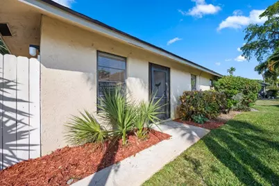 197 SE 1st Circle #15b, Boynton Beach, FL 33435 - Photo 1