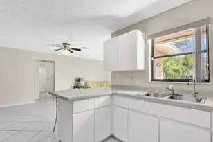 105 Sunflower Cir, West Palm Beach, FL 33411 - Photo 13