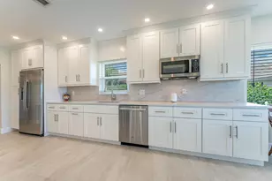 10370 Greentrail Dr N, Boynton Beach, FL 33436 - Photo 11