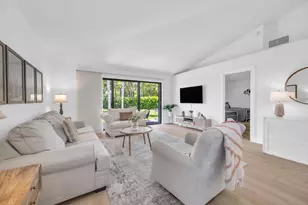 836 Club Dr, Palm Beach Gardens, FL 33418 - Photo 9